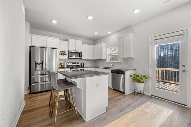 Photo - 925 Lakehaven Ln