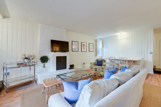 Photo - 2424 Gough St Unit ID1355612P