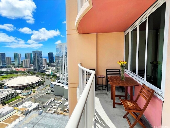 Building Photo - 801 S King St