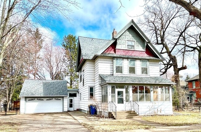 Photo - 2193 1st St