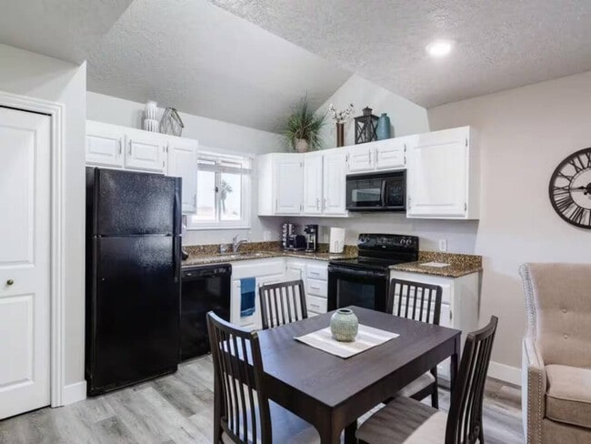 Photo - 860 W Vlg Rd Unit SI ID1533809P