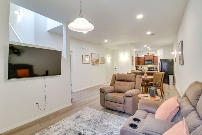 Building Photo - 271 San Clemente Ave NW Unit SI ID1604740P