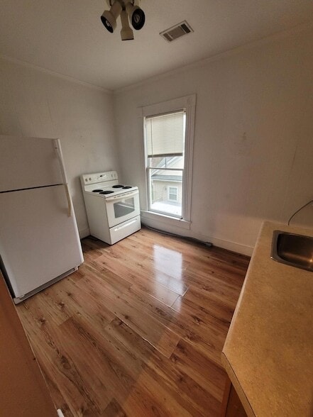 Photo - 407 Colville St