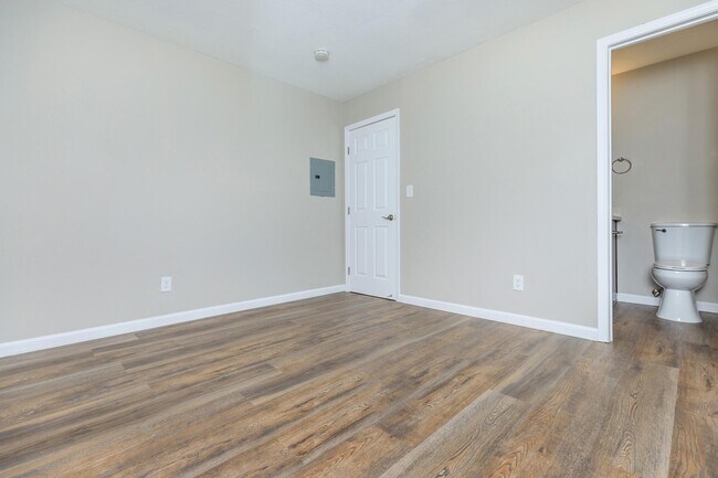 Photo - Creekside Apartments