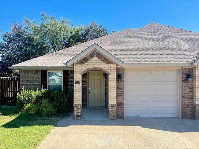 Building Photo - 865 Meadowlands Dr