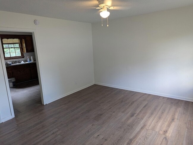 Photo - 609 Rucker Dr S