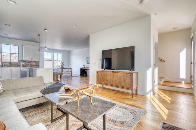 Photo - 512 NE 56th Ave Unit ID1309884P