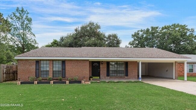 Photo - 118 Village Green Dr