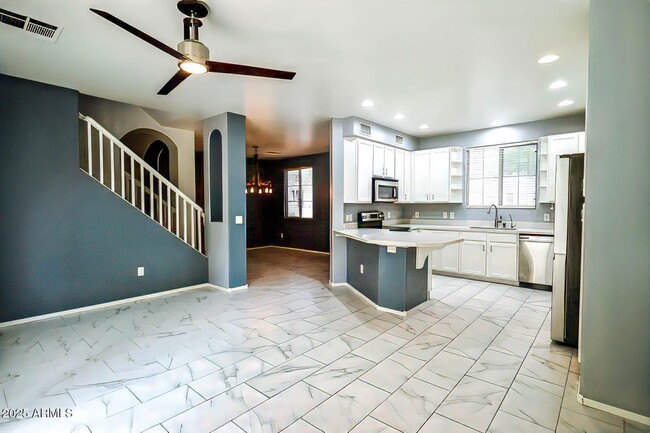 Photo - 207 W Mountain Sage Dr