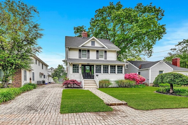 Photo - 370 E Main St