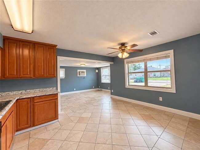 Photo - 140 Johns Hopkins Dr