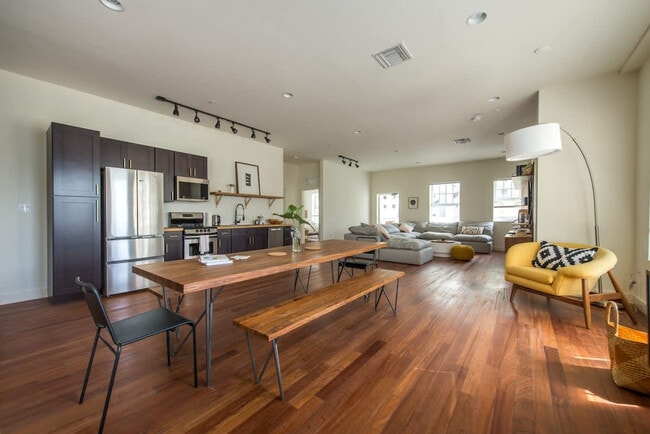 Building Photo - 701 4th St Unit ID1320732P