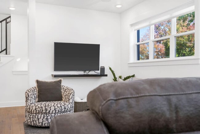 Photo - 302 SE G St Unit SI ID1621844P