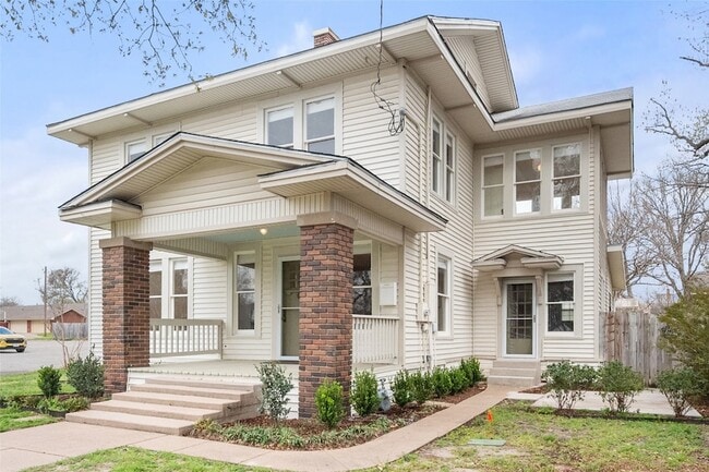 Photo - 1106 W 4th Ave