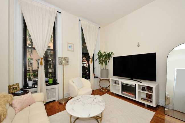 Photo - 126 E 39th St Unit SI ID1323901P