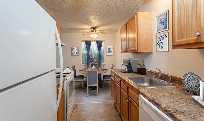 Photo - Knollwood Manor Apartment Homes