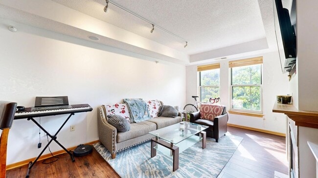 Photo - 560 N 2nd St