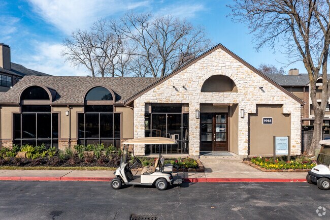 Leasing Office - The Madison on the Lake