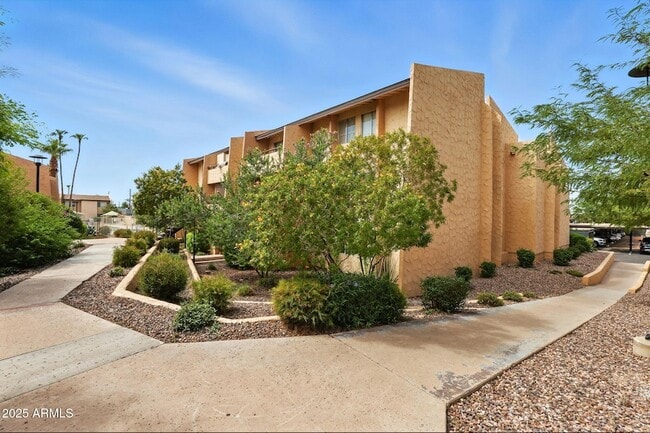 Building Photo - 8055 E Thomas Rd Unit N201
