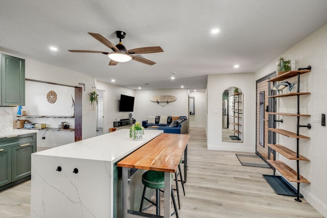 Building Photo - 415 N Shore Dr Unit SI ID1459973P