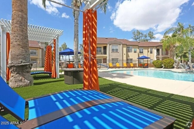 Building Photo - 250 S Elizabeth Way Unit B3