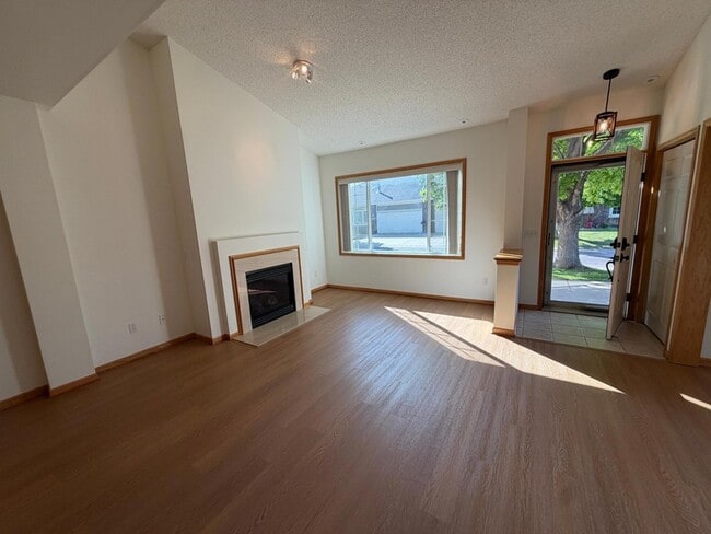 Photo - 12016 Vermillion St NE