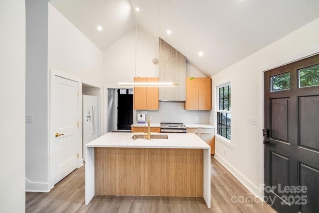 Photo - 465 W Worthington Ave