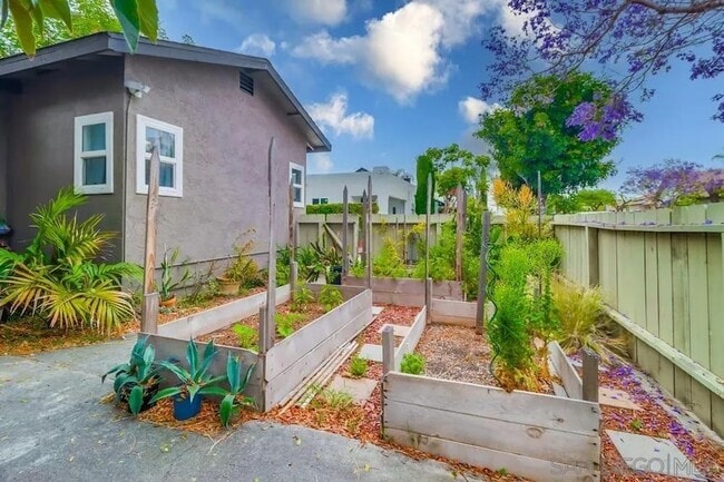 Photo - 3891 Superba St