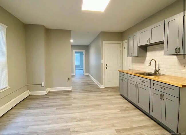 Building Photo - 87 Caroline St Unit 1