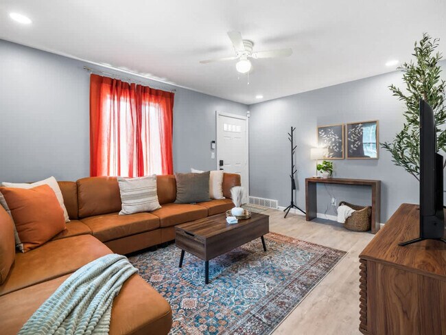 Photo - 1906 N Leavitt Rd Unit SI ID1496120P