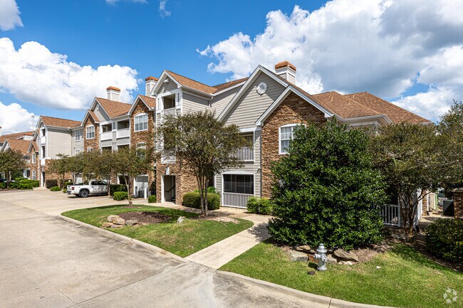 Building Photo - Regent Apartment Homes