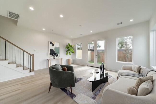 Photo - 4430 Edmund St
