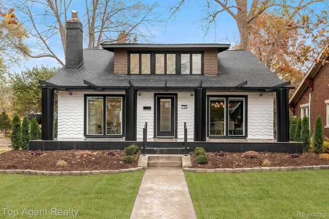 Photo - 784 Barrington Rd