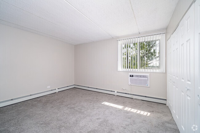 2BR, 1BA - 853SF - Primary Bedroom - Bartlett Court Apartments