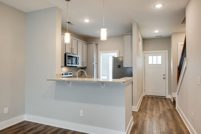 Photo - 303 E FORGE Ct