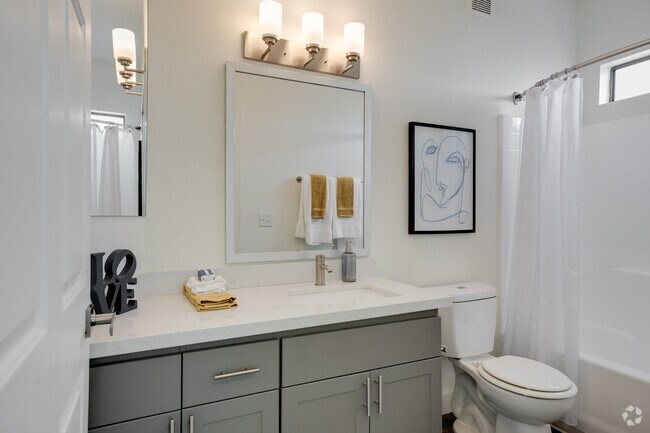 2BR, 2BA - 961SF - Portola South Mountain