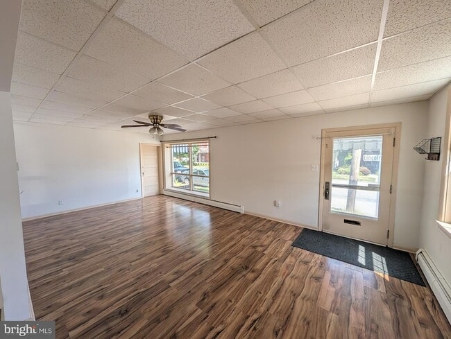 Photo - 213 Lincoln Way W