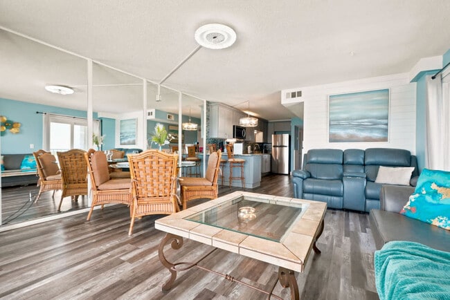 Building Photo - 8743 Thomas Dr Unit SI FL11-ID1405397P