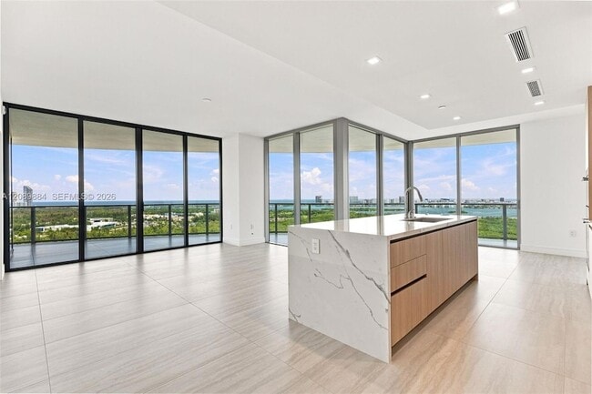 Building Photo - 2411 Laguna Cir Unit 2301
