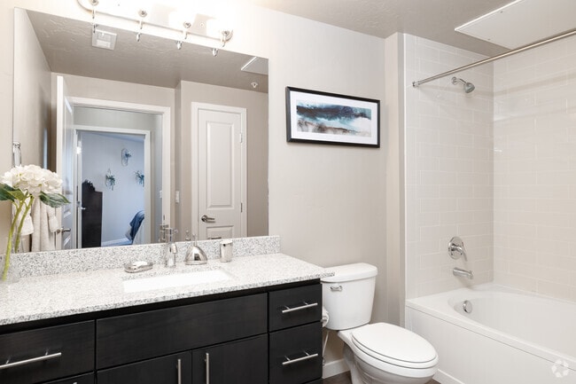 1BD, 1BA - 801SF - The District at Parkcenter