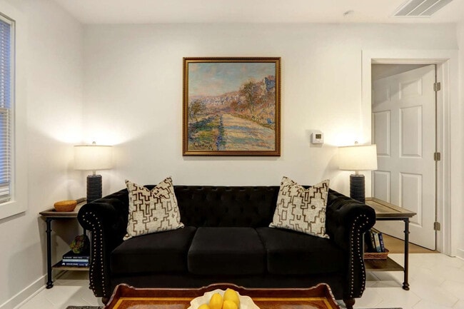 Photo - 306 E Victory Dr Unit ID1369219P