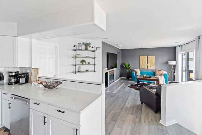 Photo - 301 S Front St Unit ID1354354P