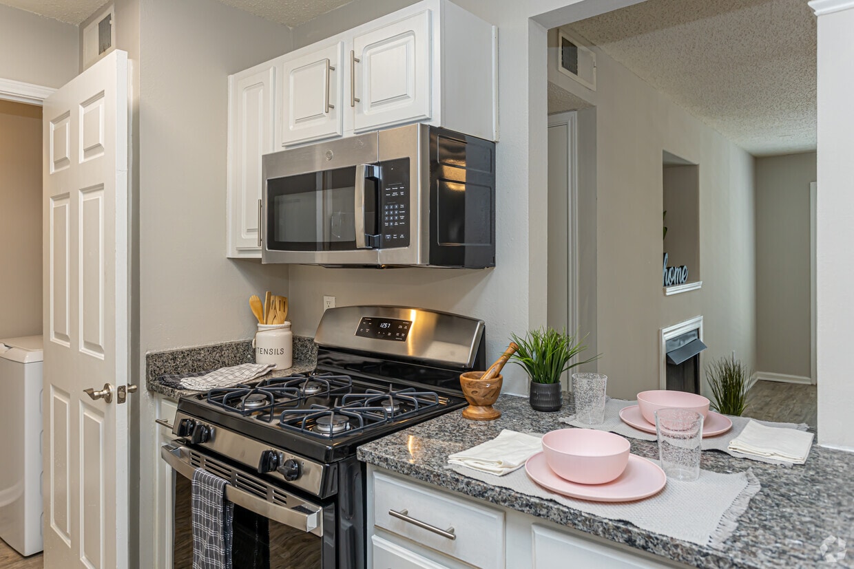 Floor Plan - 2/2 1176sf