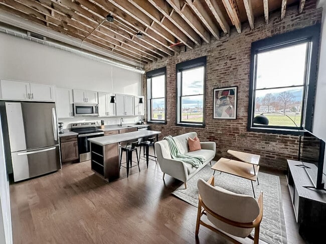 Building Photo - 403 W 4th St N Unit SI ID1534863P