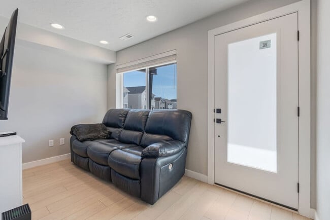 Photo - 6831 Silver Creek Dr Unit SI FL2-ID1249880P