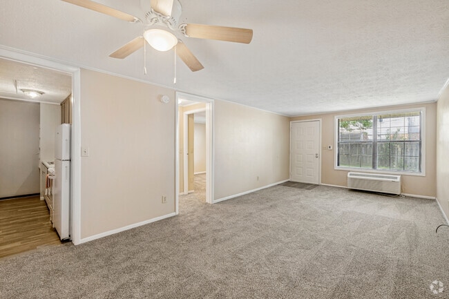 1BR, 1BA - 576SF - Living Room / Kitchen - Hawthorne