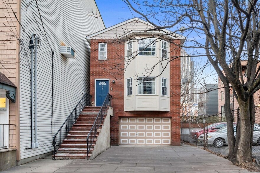 Photo - 132 Morris St