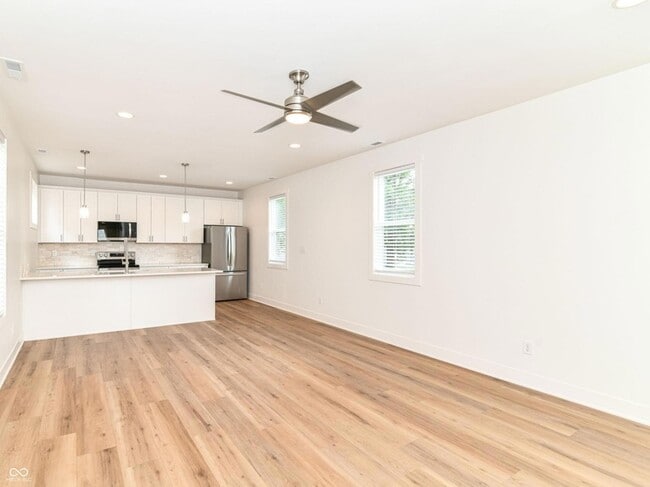 Photo - 717 E 27th St