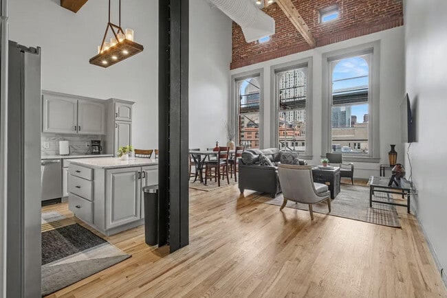 Building Photo - 1555 California St Unit ID1341154P