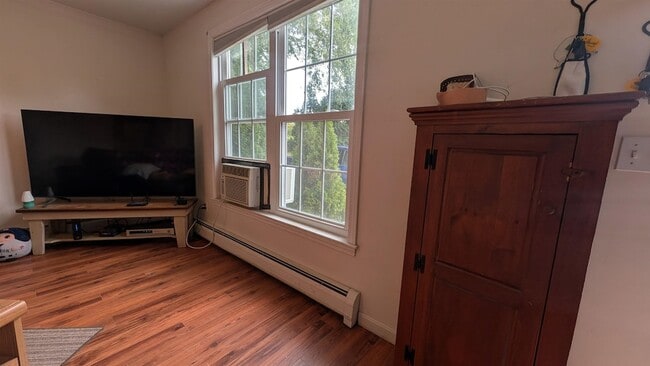 Photo - 184 Brock St Unit B